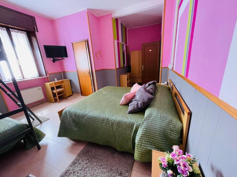 Classic Quadruple Room image 3