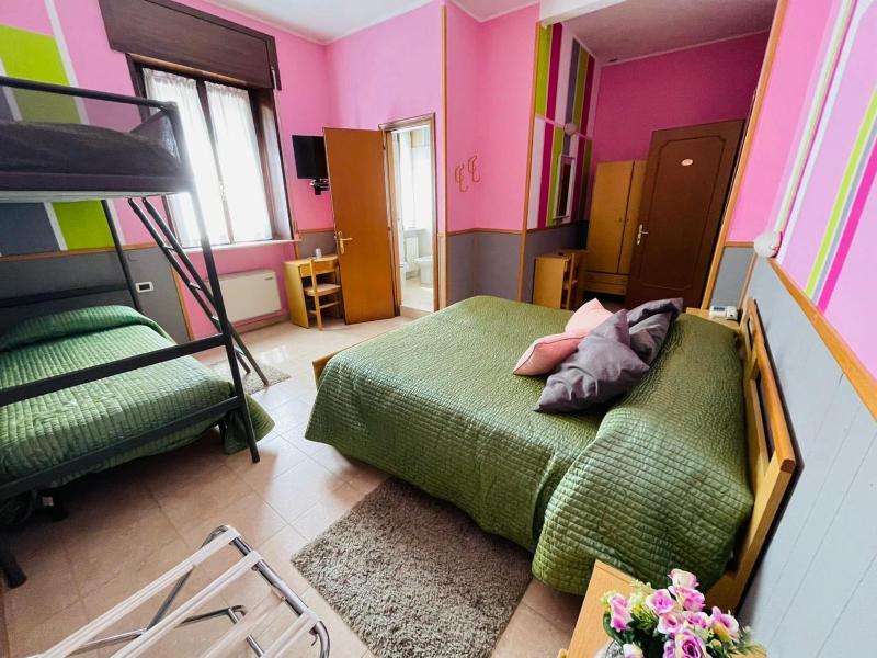 Classic Quadruple Room image 2