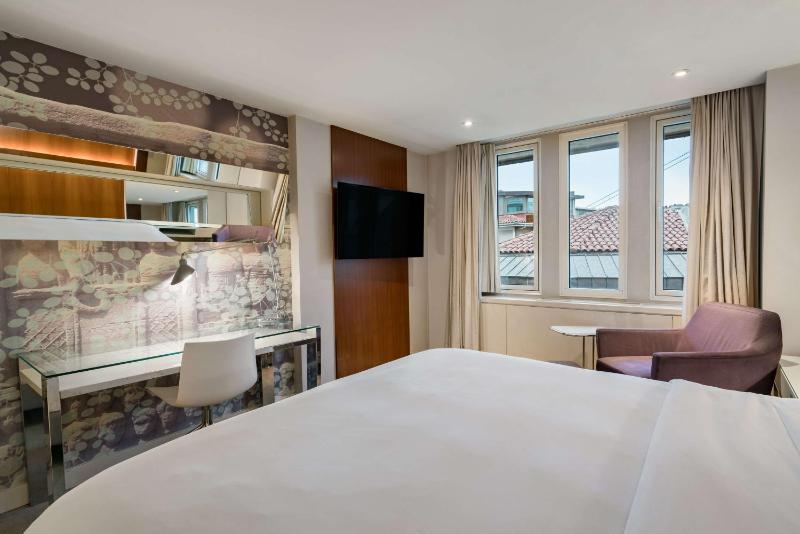 Superior Room image 3