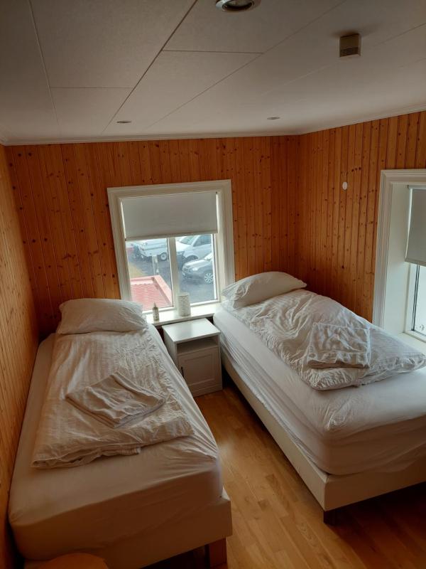 Standard Twin Room with Sea View image 4