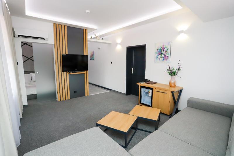 Superior Apartment image 3