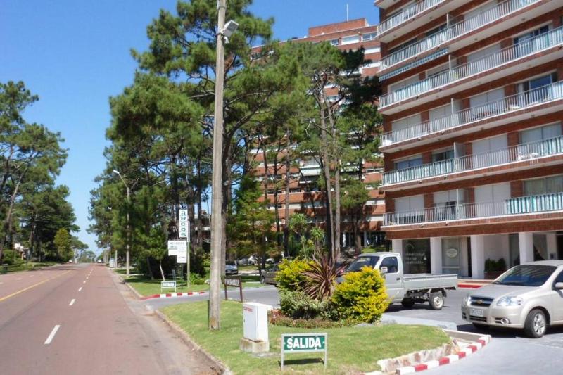 Arcobaleno gran apartamento con con 2 balcones hacia el Jardín y hacia el frente - image 4