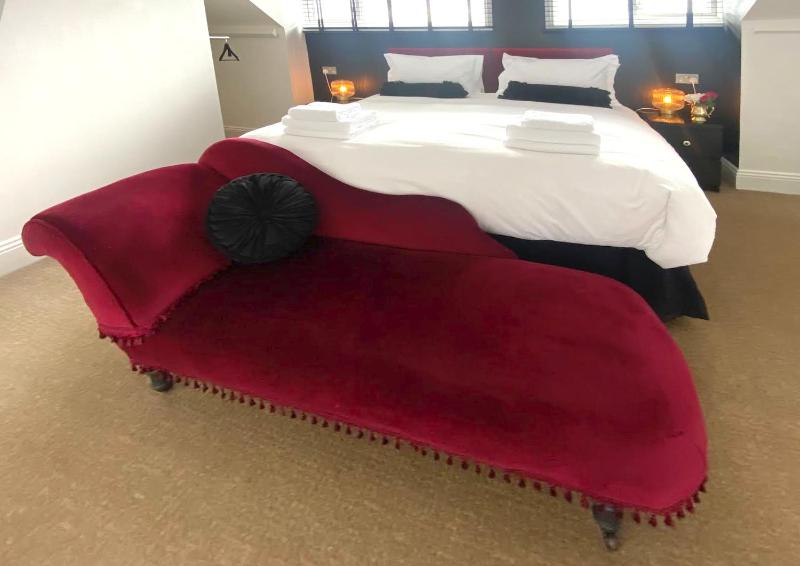 Double Room image 1
