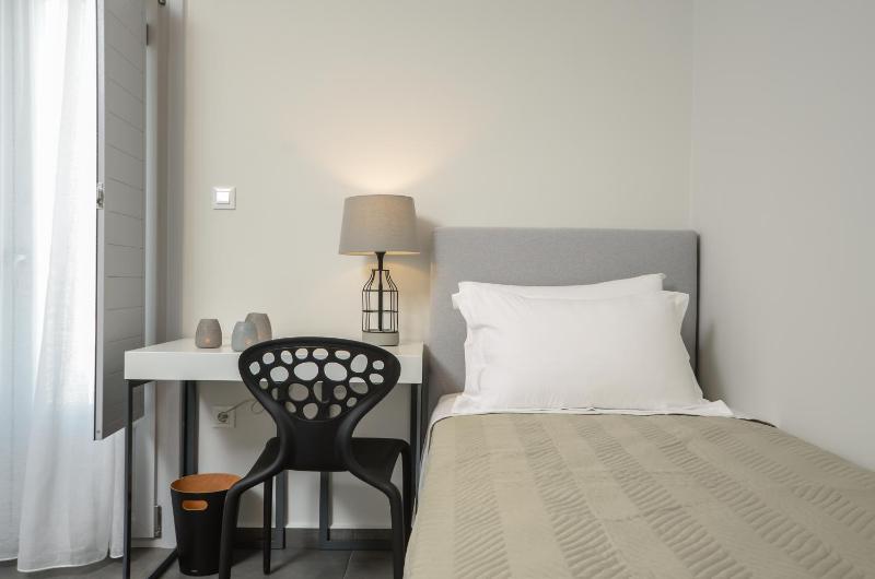 Superior Triple Room image 3