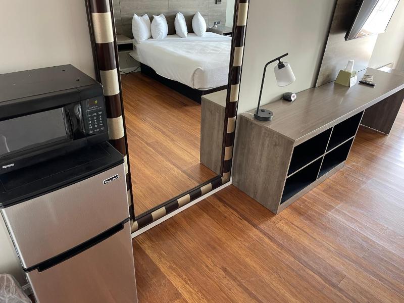 Double Room with Two Double Beds image 4