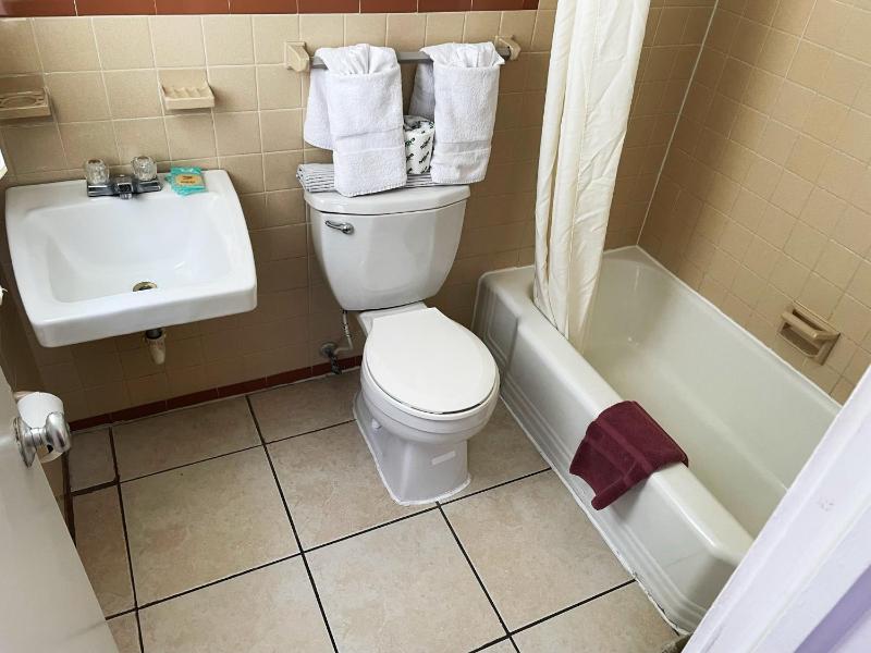 Kings Arms Motel - image 21