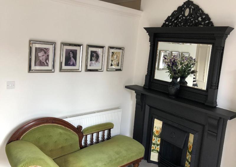 Deluxe Queen Room image 3