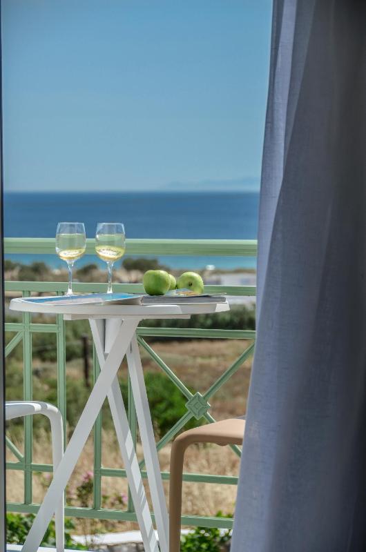 Superior Double Room with Sea View image 3