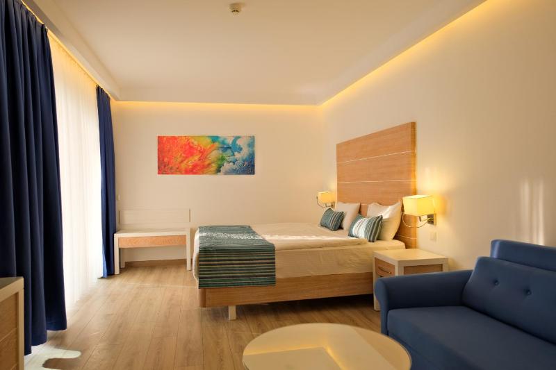 Superior Room with Spa Bath image 4