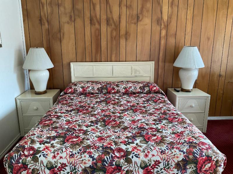 Queen Room image 2