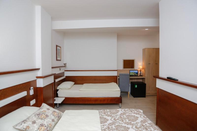 Comfort Triple Room image 4