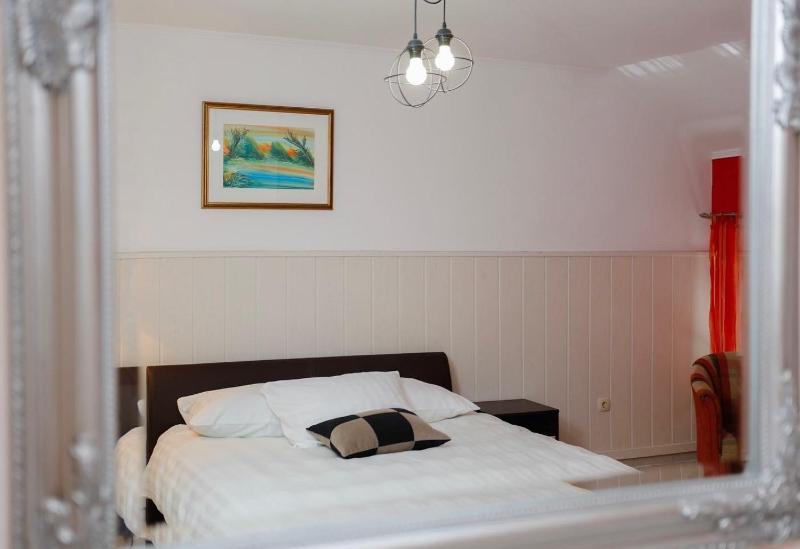 Economy Double Room image 2