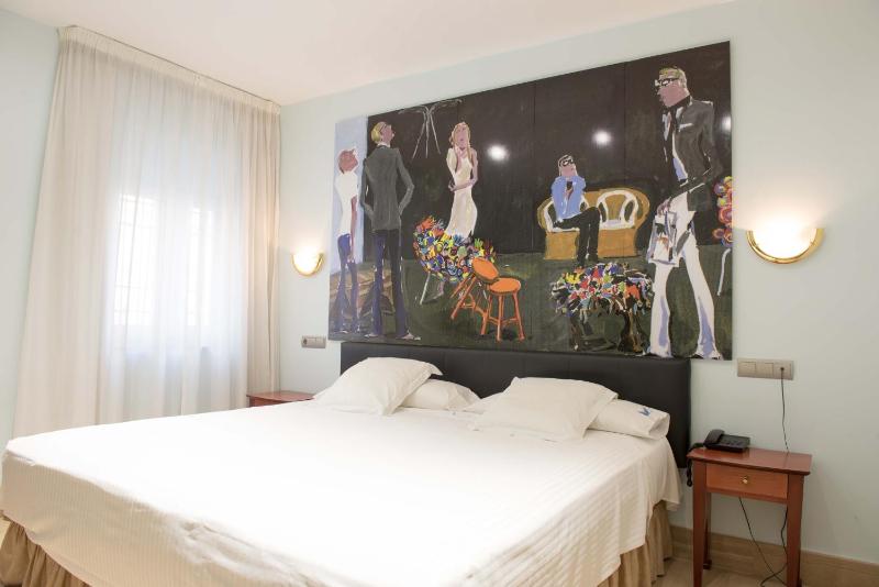 Double or Twin Room with Balcony image 3