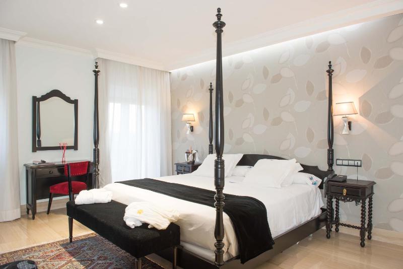 Double or Twin Room with Balcony image 2