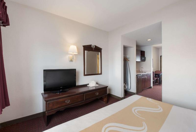 King Suite - Non-Smoking image 4