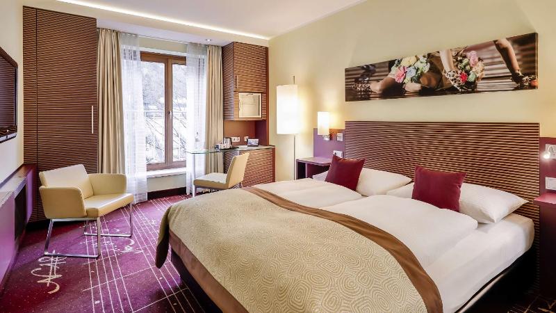 Standard Twin Room image 1