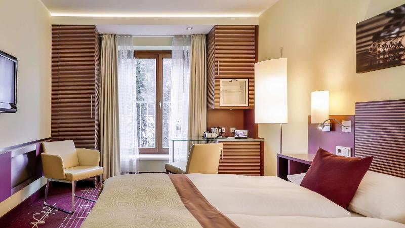 Standard Twin Room image 4