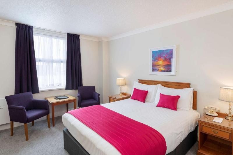 Standard Double Room image 4