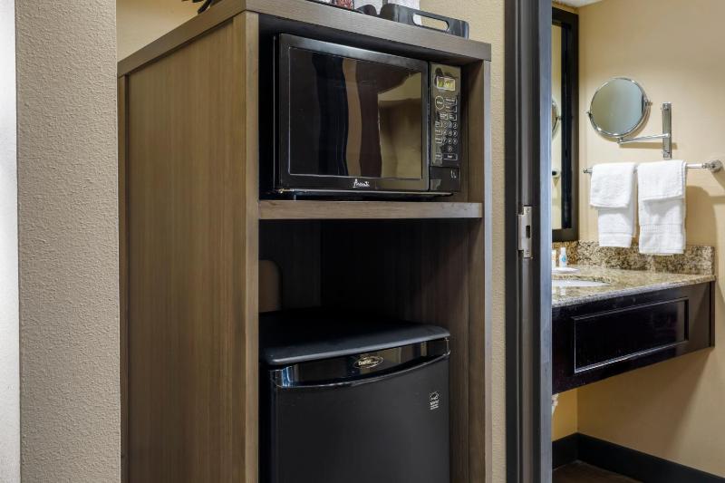 King Suite - Non-Smoking image 2