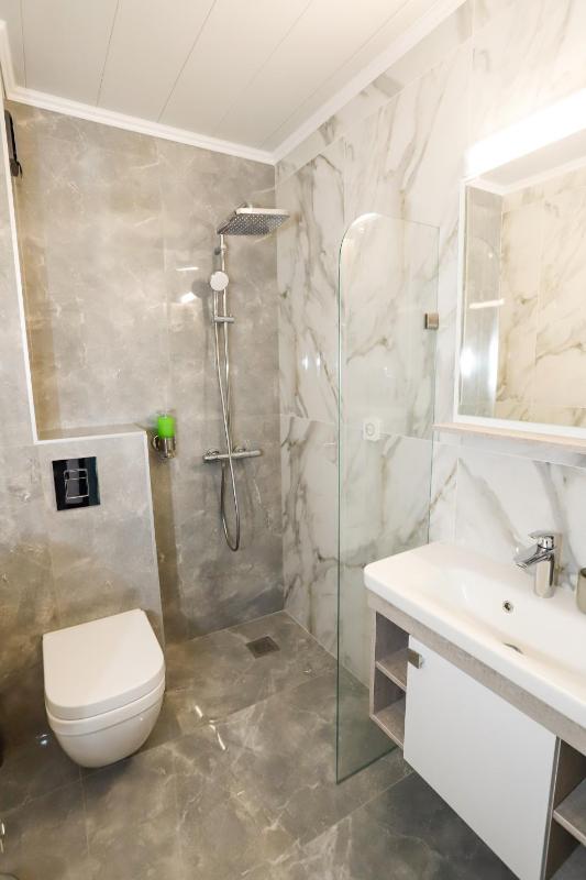 Deluxe Double or Twin Room image 3