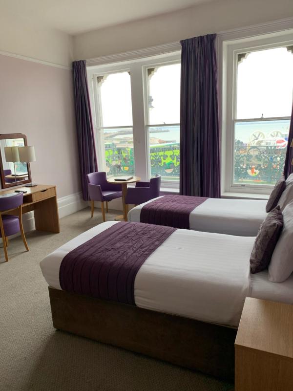 Superior Twin Room with Sea View image 3