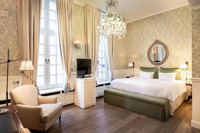 Executive Room image 3