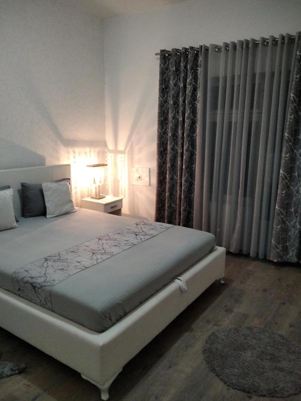 Deluxe Apartment image 1