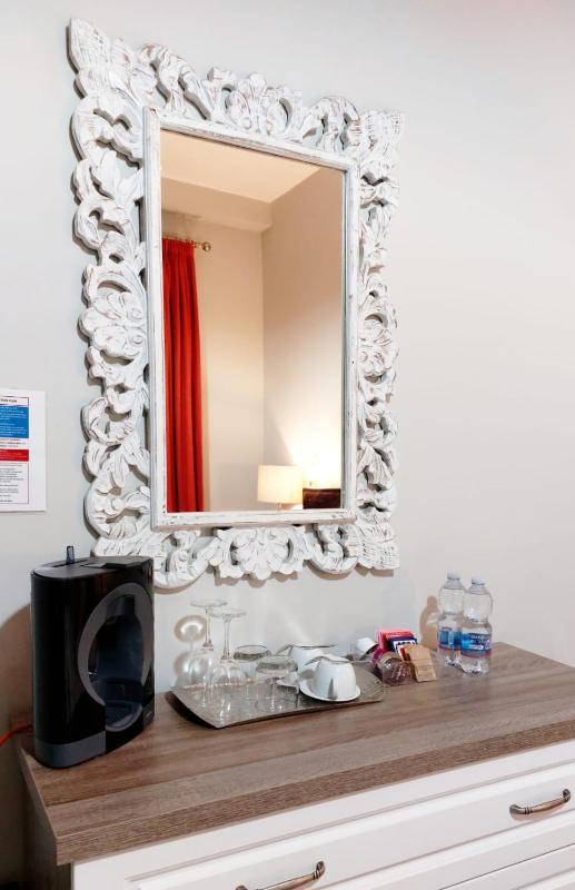 Large Twin Room image 4