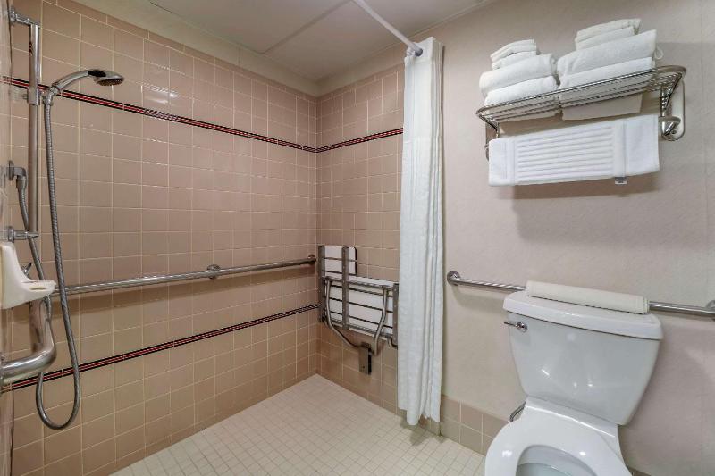 Queen Room with Two Queen Beds - Accessible/Non-Smoking  image 2