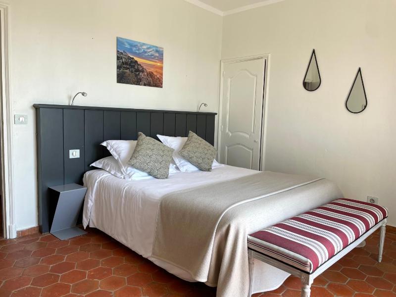 Double Room with Garden View image 3