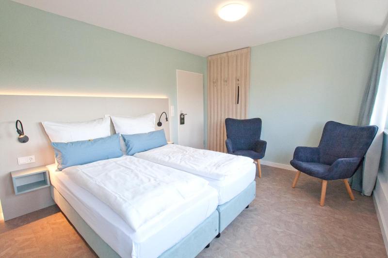 Double Room image 3