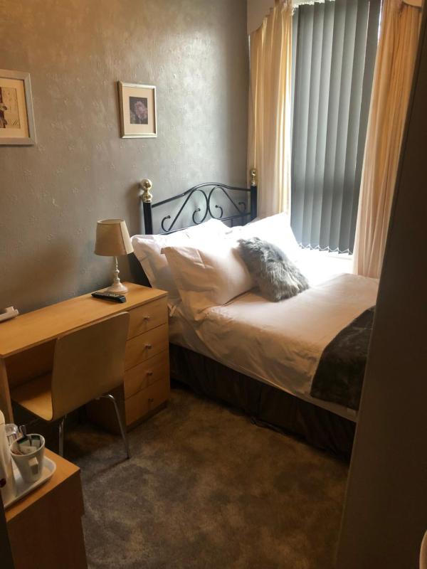 Single Room with Private Bathroom image 3