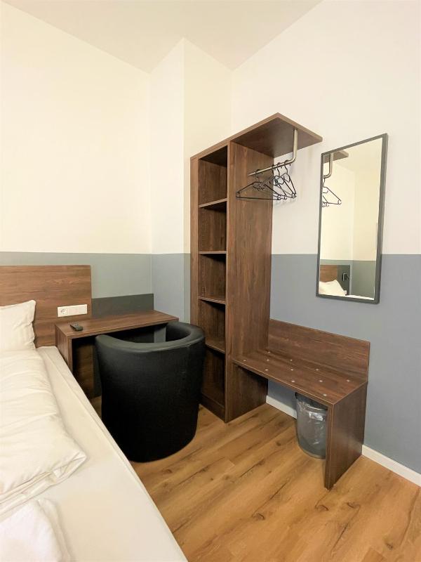 Double Room image 4