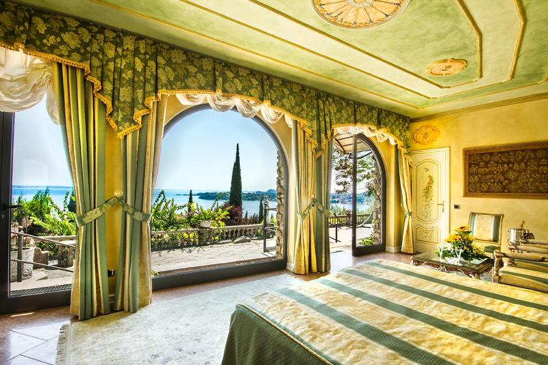 Suite with Terrace and Lake View image 1