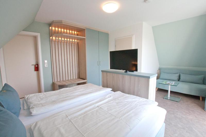 Double Room with Balcony image 3