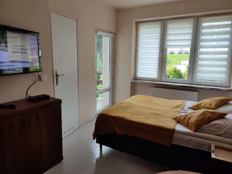 Small Double Room image 4