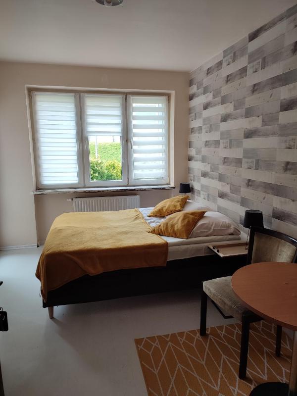 Small Double Room image 3