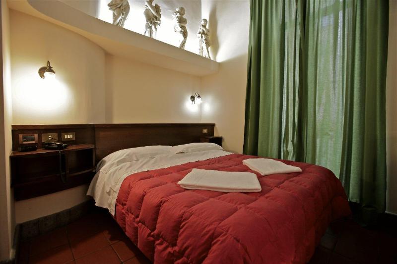 Double Room image 3