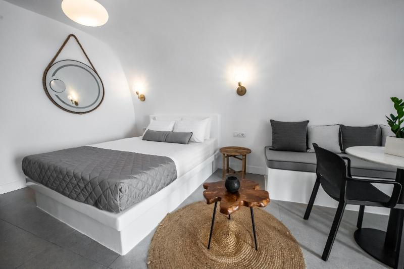 Standard Cave Villa with Hot Tub and Caldera view image 1