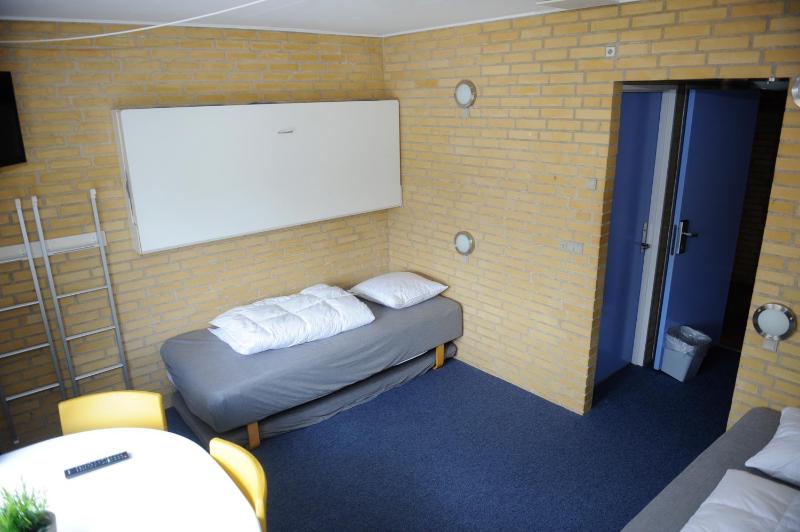 Twin Room with Bathroom image 3