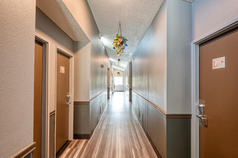 La Mirage Inn - Hollywood - image 3