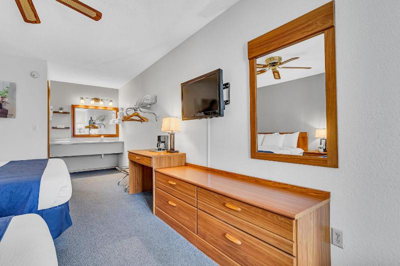 Family Room - Non-Smoking image 1