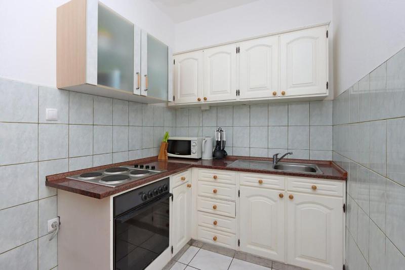 Twin Room with Balcony and Sea View image 2