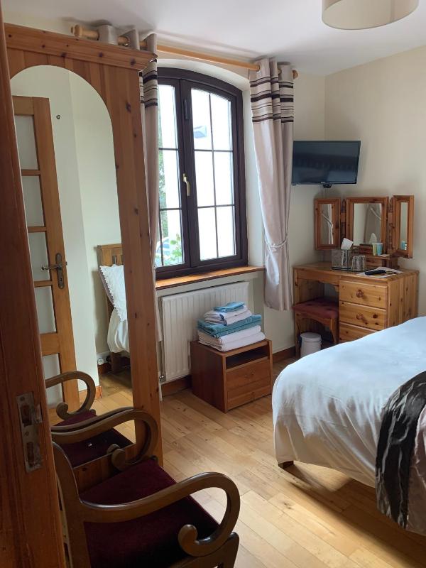 Double Room with Shared Bathroom image 3
