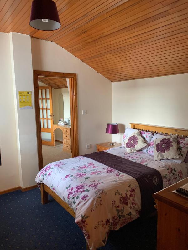 Family Room with En-Suite image 3
