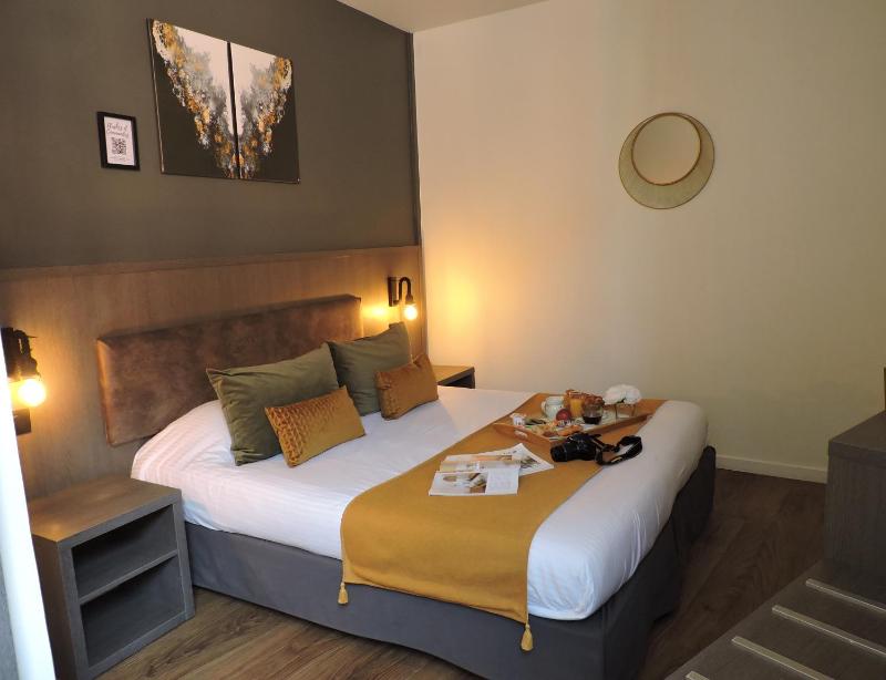 Twin Room image 3