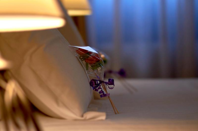 Double or Twin Room with Alhambra Views image 2