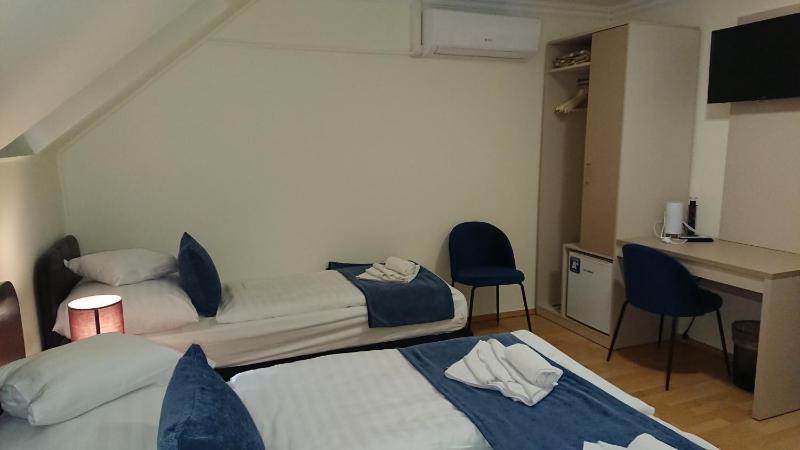 Triple Room image 3