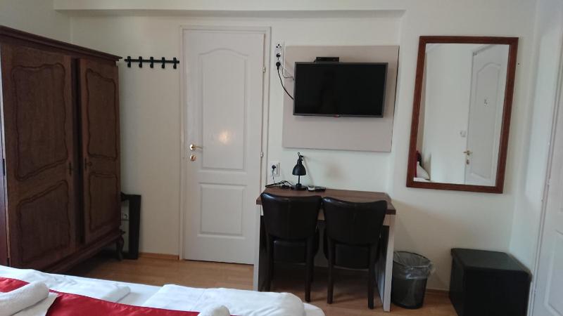 Triple Room with Balcony image 4