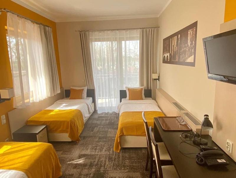 Standard Triple Room image 4